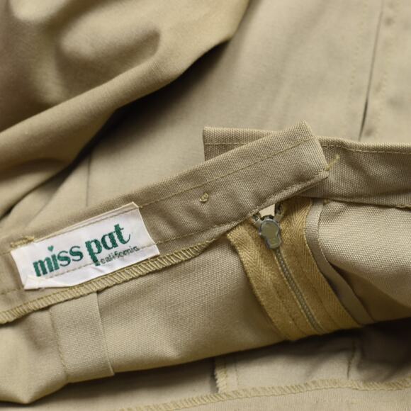 Vintage Miss Pat Women's Straight Skirt Zip Solid Acrylic Beige Size 8 Pleated - Picture 8 of 8